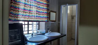 PRIVATE STUDENT ACCOMMODATION &#64; CENTRAL HOUSE on Grace str, Port Elizabeth CBD.