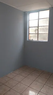 Room to rent in Kensington, Johannesburg, close to Eastgate shopping Mall and Bedford Centre.