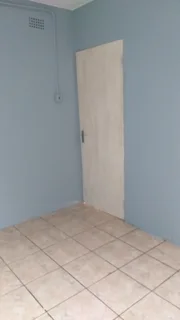 Room to rent in Kensington, Johannesburg, close to Eastgate shopping Mall and Bedford Centre.