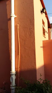 Room to rent in Kensington, Johannesburg, close to Eastgate shopping Mall and Bedford Centre.