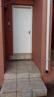 Room to rent in Kensington, Johannesburg, close to Eastgate shopping Mall and Bedford Centre.
