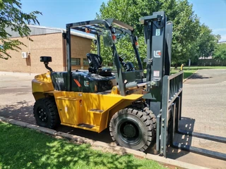 LIUGONG FORKLIFTS - 2 TO 18 TONS IN DIESEL