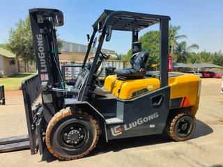 LIUGONG FORKLIFTS - 2 TO 18 TONS IN DIESEL