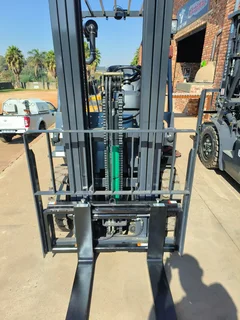 2,5 TON DIESEL FORKLIFT SPECIAL!!