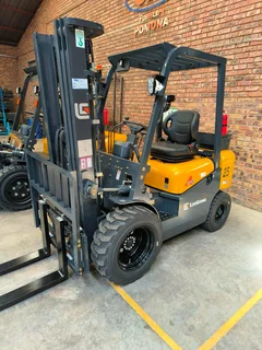 Semi Rough Terrain - 2,5 Ton Forklift Special !!