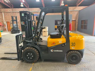 LIUGONG 3 TON DIESEL FORKLIFT FOR SALE