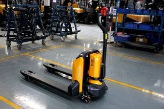 ELECTRIC 1,5 TON LITHIUM ION PALLET TRUCK