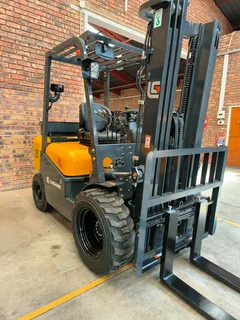 2,5 TON DIESEL SEMI ROUGH TERRAIN FORKLIFTS!!