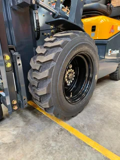 2,5 TON DIESEL SEMI ROUGH TERRAIN FORKLIFTS!!