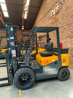 2,5 TON DIESEL SEMI ROUGH TERRAIN FORKLIFTS!!