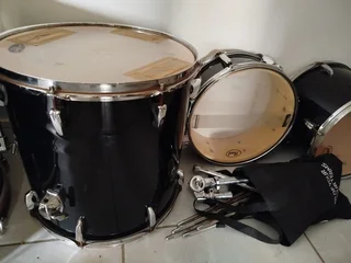 Tama 6 piece drum kit