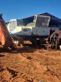 Stripping various good used excavators