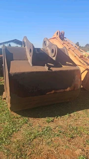 Stripping various good used excavators