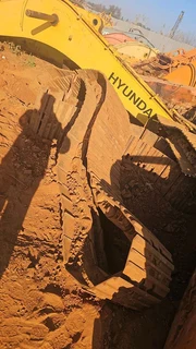 Stripping various good used excavators