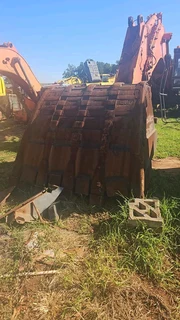 Stripping various good used excavators