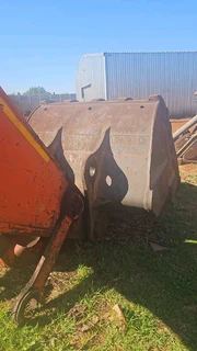 Stripping various good used excavators