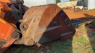 Stripping various good used excavators