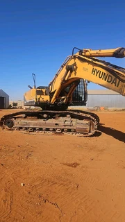 Stripping various good used excavators