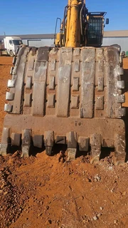 Stripping various good used excavators