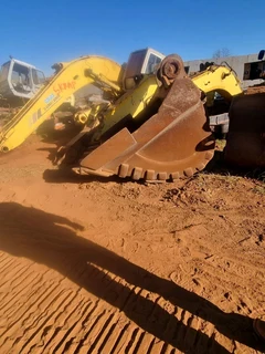 Stripping various good used excavators