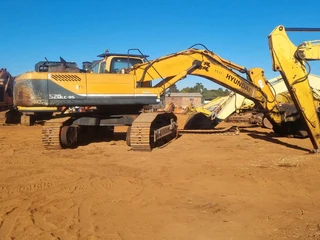 Stripping various good used excavators