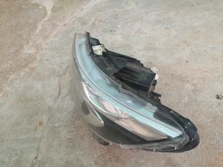 Mercedes vclass lhs Headlamp and front bumper