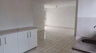 umhlatuzana township flat to let