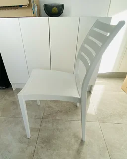 6 White Patio/dining room chairs