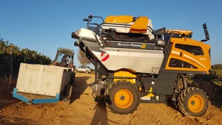 Demo Pellenc Optimum 695L Selective Process 2 Grape Harvester