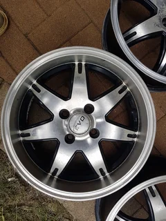EVO 15&#34; mags 4/100 PCD 15 inch.
