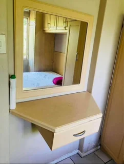 1 bedroom in a 3 bedrooms flat for a ladyR3500