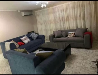 1 bedroom in a 3 bedrooms flat for a ladyR3500
