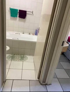 1 bedroom in a 3 bedrooms flat for a ladyR3500