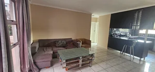 o&#39;&#39;Townhouse on Berger Street in Vorna Valley Midrand available immediately for student