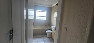 o&#39;&#39;Townhouse on Berger Street in Vorna Valley Midrand available immediately for student