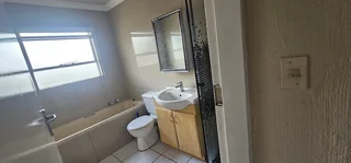 o&#39;&#39;Townhouse on Berger Street in Vorna Valley Midrand available immediately for student