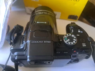 Nikon Coolpix B700