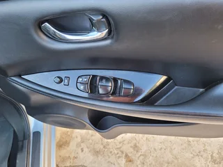 2016 Nissan Leaf Hatchback