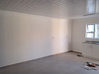 Bachelor unit to rent – (Elsies River)