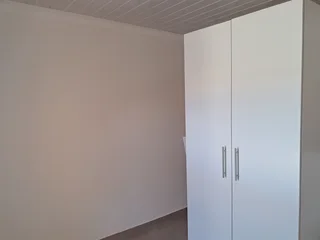 Bachelor unit to rent – (Elsies River)