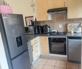 1 bedroom in a 2 bedroom apartment available ( PTA EAST faerie glen) fully furn