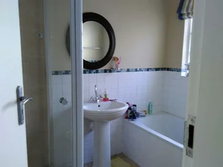 2 Bedroom Flat - Kenilworth Upper