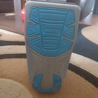 Moonboot Aircast Medium(Size7) with built in pump. As new. R1500