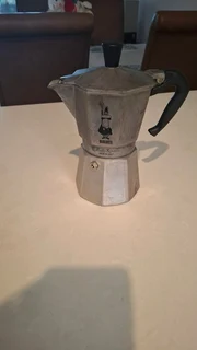 Bialetti stovetop coffee maker Moka Express 6 cups