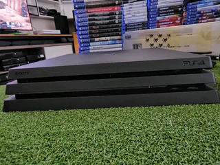 Sony Ps4 Pro 1tb Includes all cables and x1wireless controler R5500