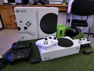 Xbox series s 512 ssd R5999 comes with controller and all cables still new