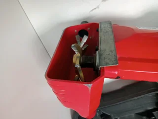 Heavy duty wall chisel machine