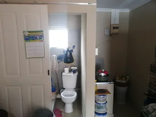 Rooms With Toilets&amp;showers For Rent On Benson Road,montclair R1800,r2500,r3000