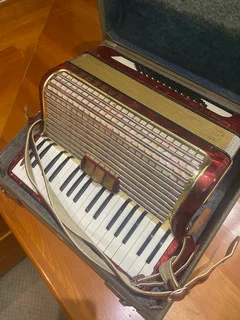 Hohner Arietta IM 72 base accordion