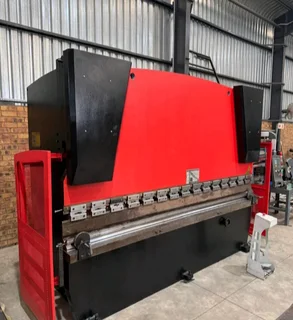 Plate bending machine